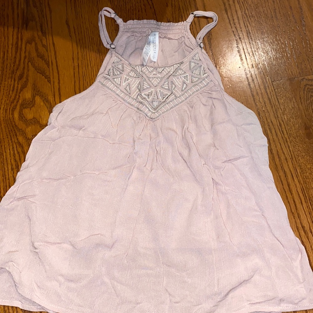 pink tank top